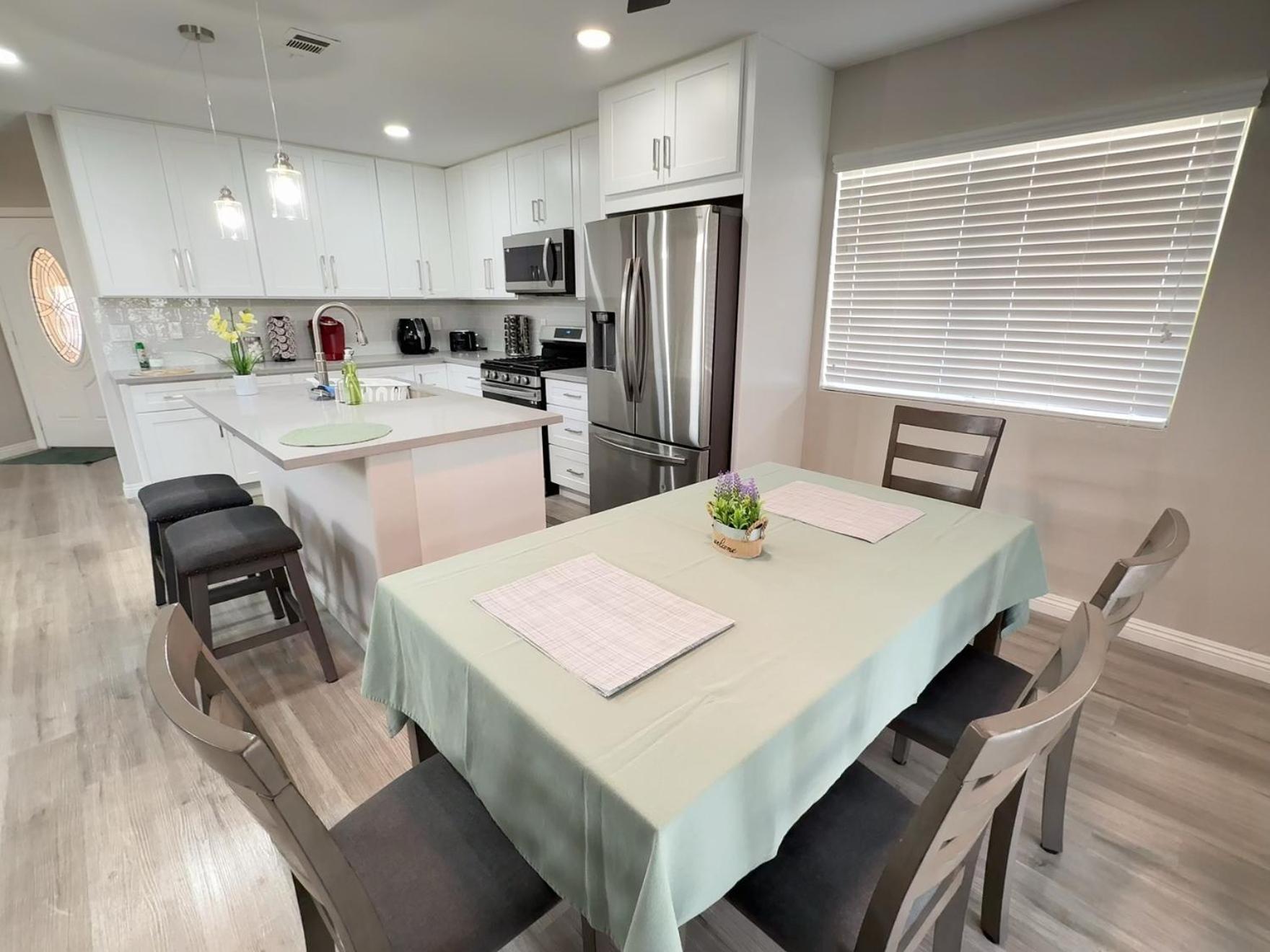 Pool House Newly Remodeled 3bed 3bath Near Dt Summerlin And Red Rock Villa Las Vegas