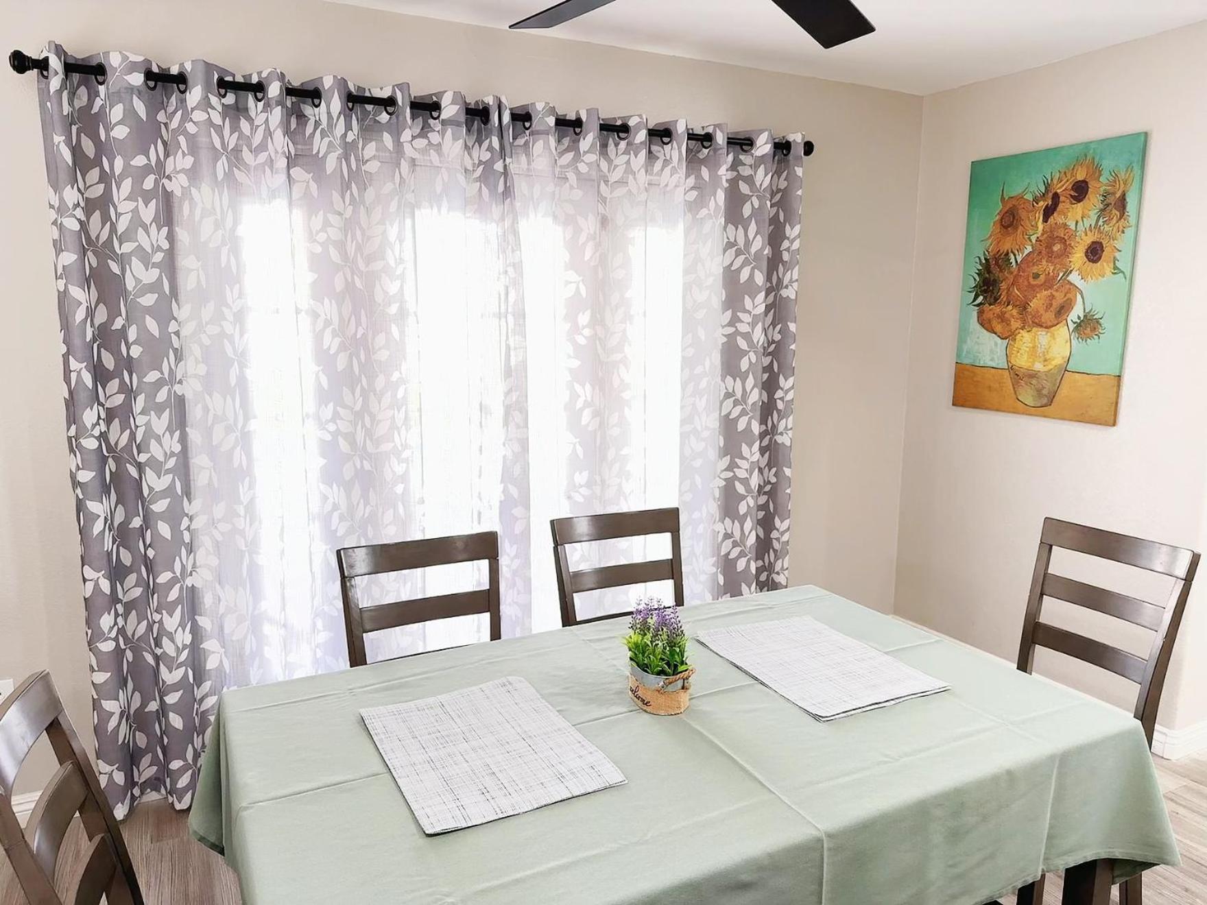 Pool House Newly Remodeled 3bed 3bath Near Dt Summerlin And Red Rock Villa *