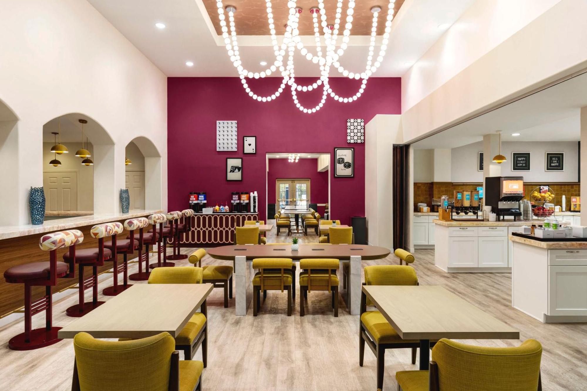 Hampton Tropicana Hotel