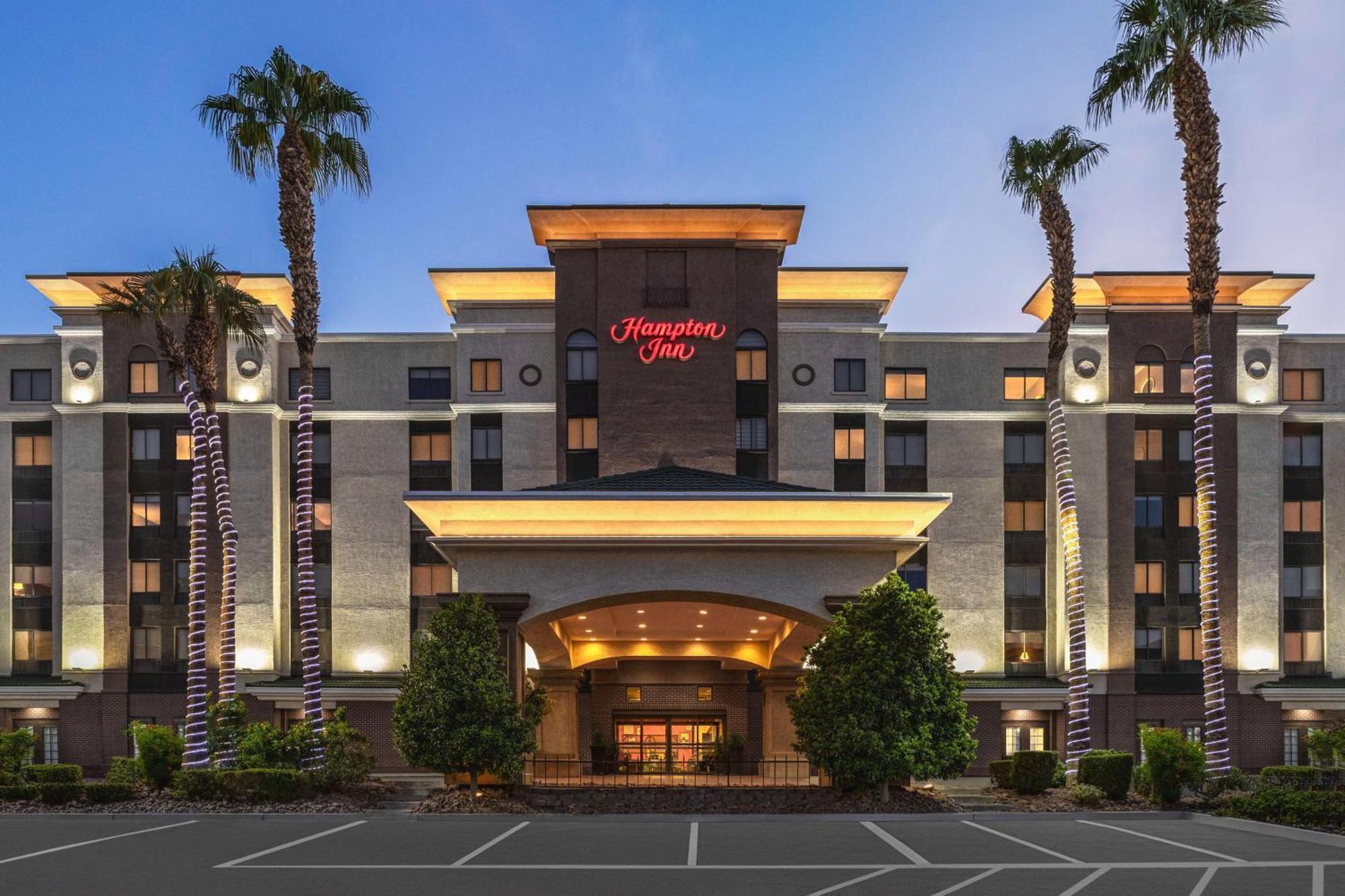 Hampton Tropicana