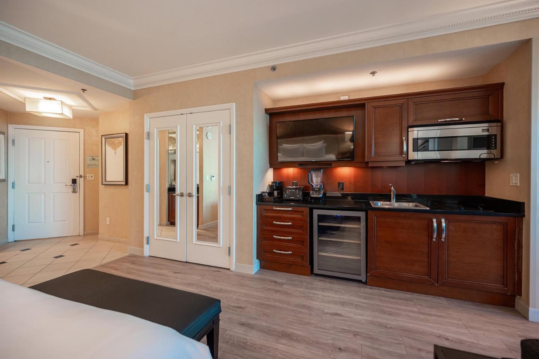 Holiday home No Fee Strip View Balcony+ Free Valet+ Pool