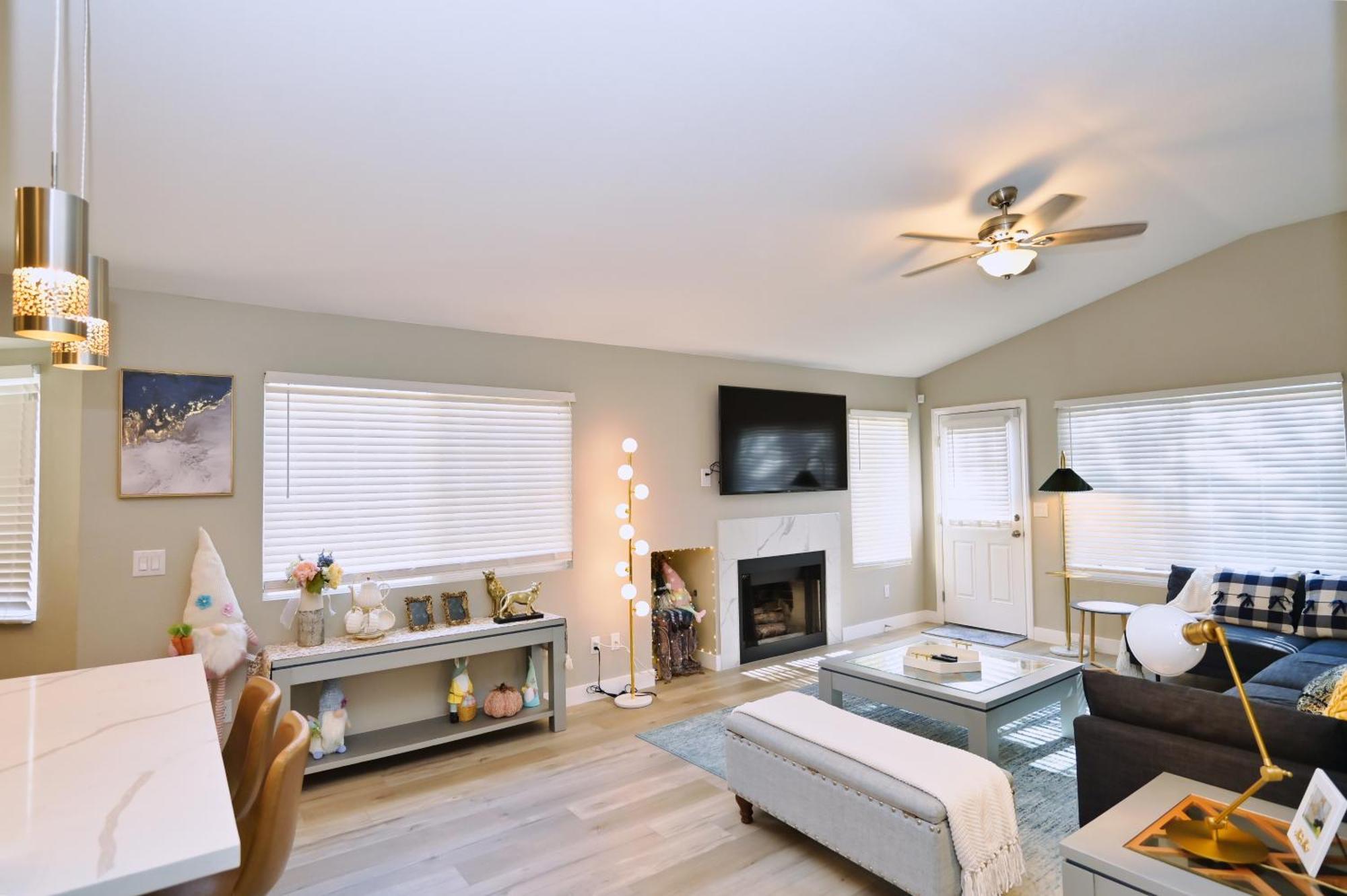 Near The Strip, Smart Tvs, Wifi, Private Garage And Backyard Holiday home Las Vegas