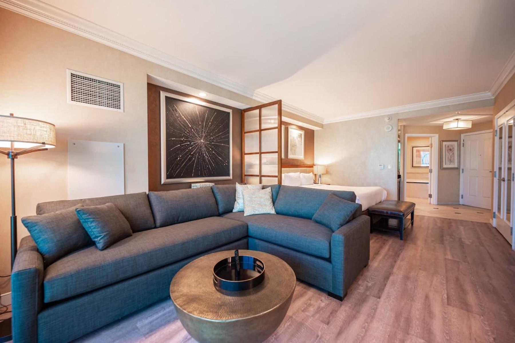 No Fee Stripview Balcony+ Free Valet+ Pool *