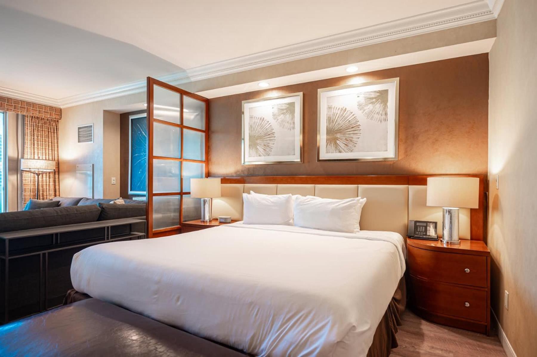 No Fee Stripview Balcony+ Free Valet+ Pool Holiday home