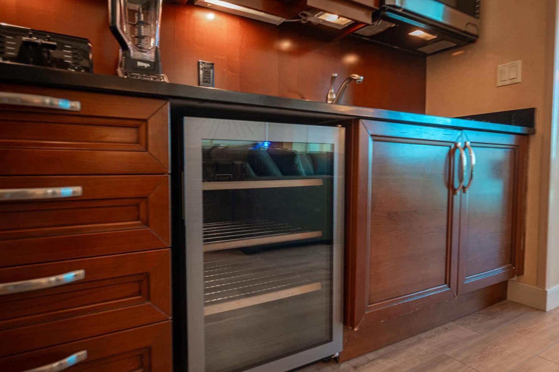 No Fee Strip View Balcony+ Free Valet+ Pool *