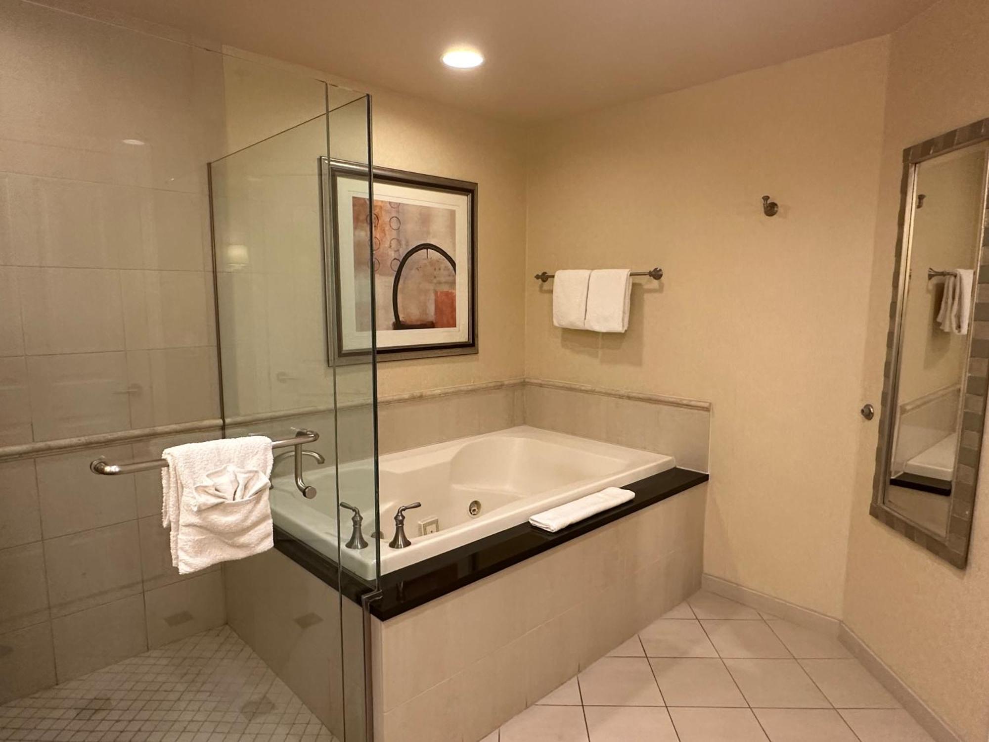 Mgm Signature - Strip View Suite- Free Valet Parking *