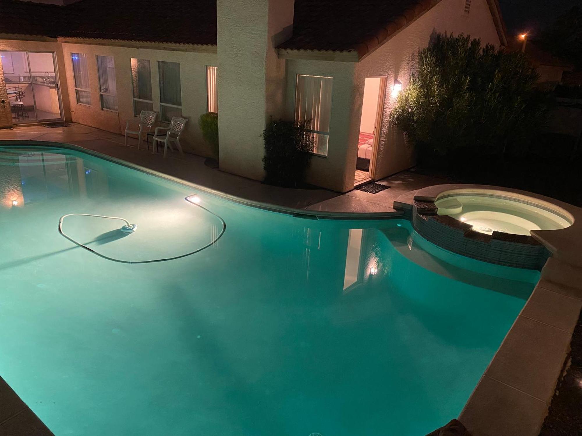 Luxury 1900 Sq Ft House Huge 46 Ft Pool & Hot Las Vegas