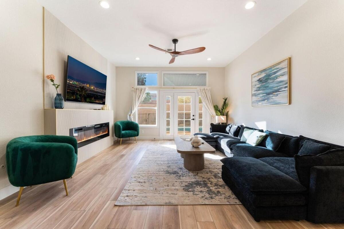 New! Spacious Vegas Oasis W Pool Sauna Casa vacanze *