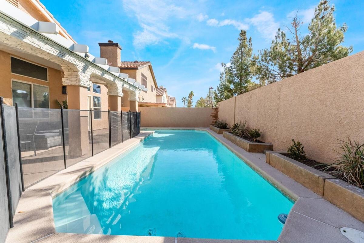 Holiday home New! Spacious Vegas Oasis W Pool Sauna *