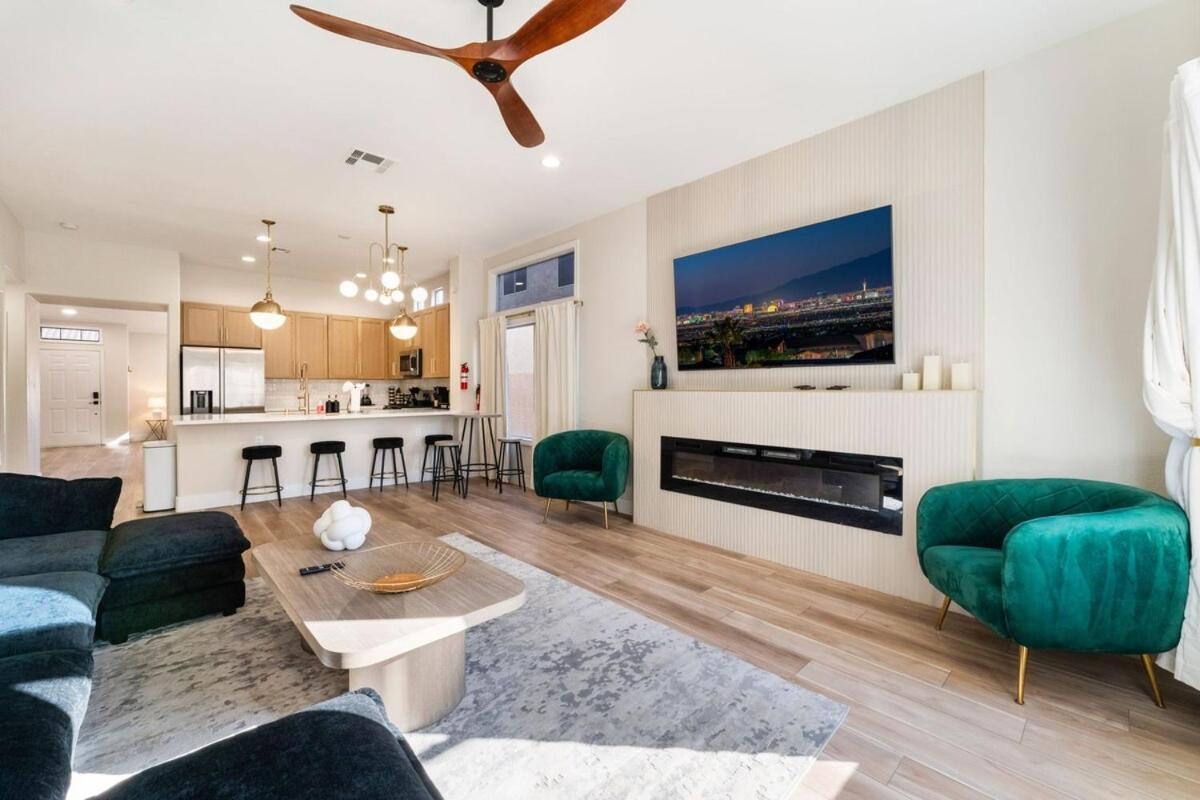 New! Spacious Vegas Oasis W Pool Sauna Holiday home *