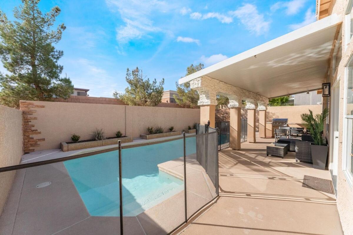 New! Spacious Vegas Oasis W Pool Sauna Holiday home *
