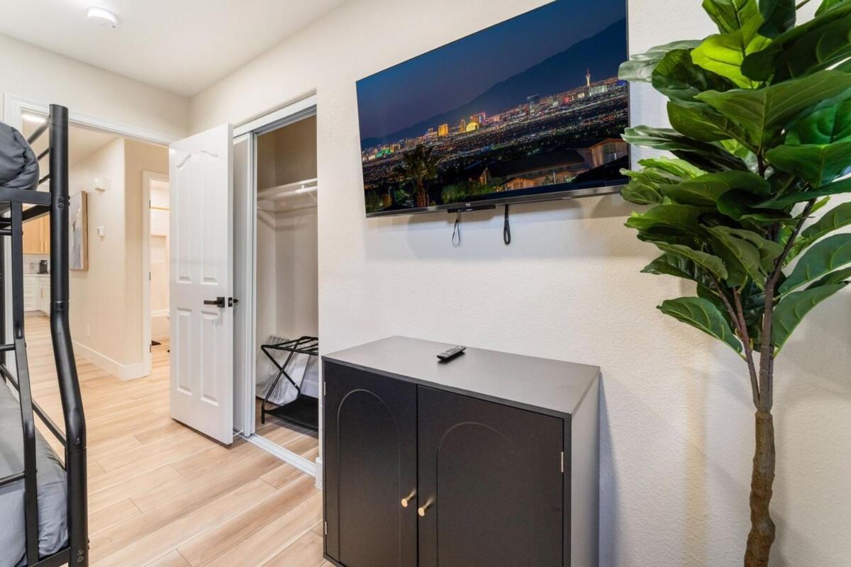 Holiday home New! Spacious Vegas Oasis W Pool Sauna *