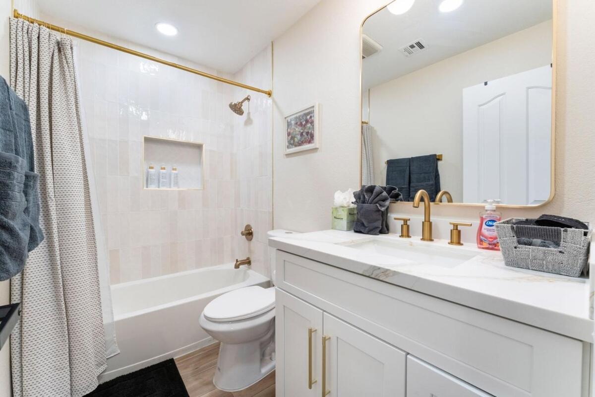 New! Spacious Vegas Oasis W Pool Sauna * Las Vegas