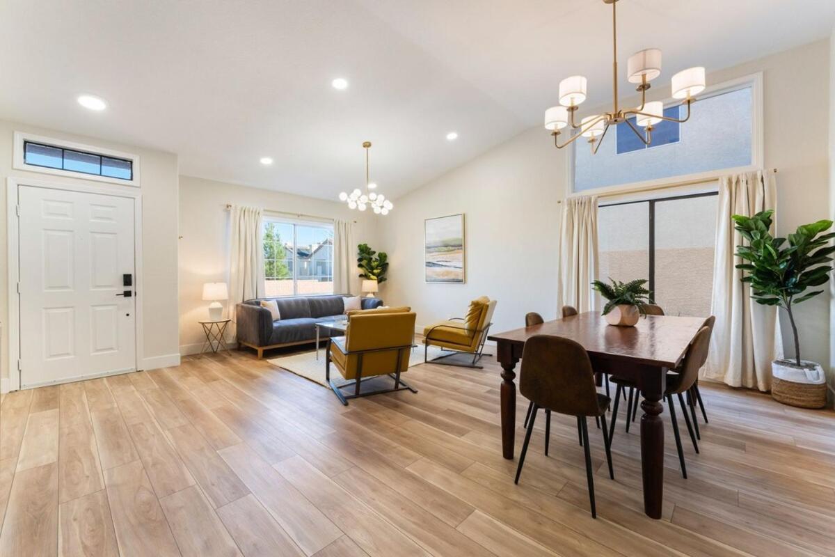 Holiday home New! Spacious Vegas Oasis W Pool Sauna Las Vegas