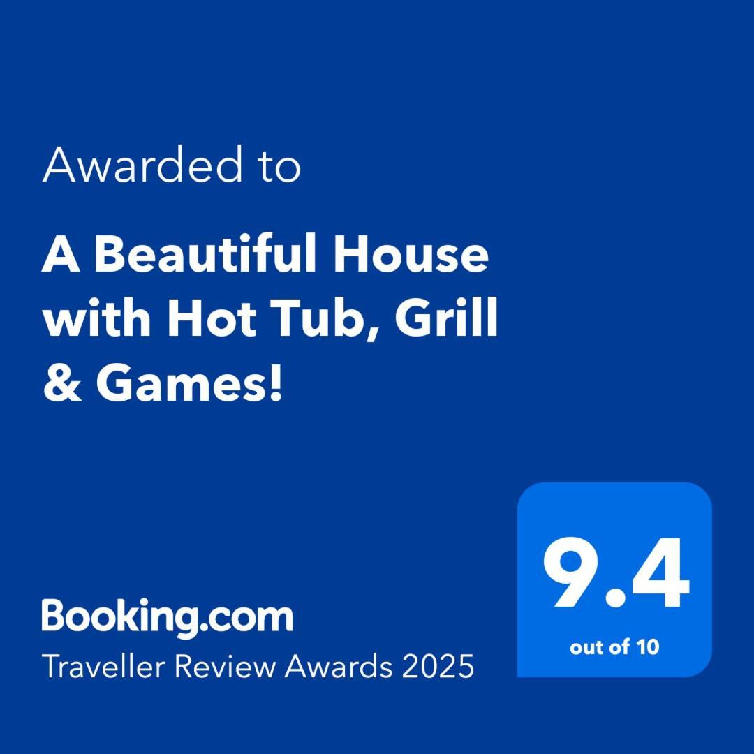 Casa vacanze A Beautiful House With Hot Tub, Grill & Games! *