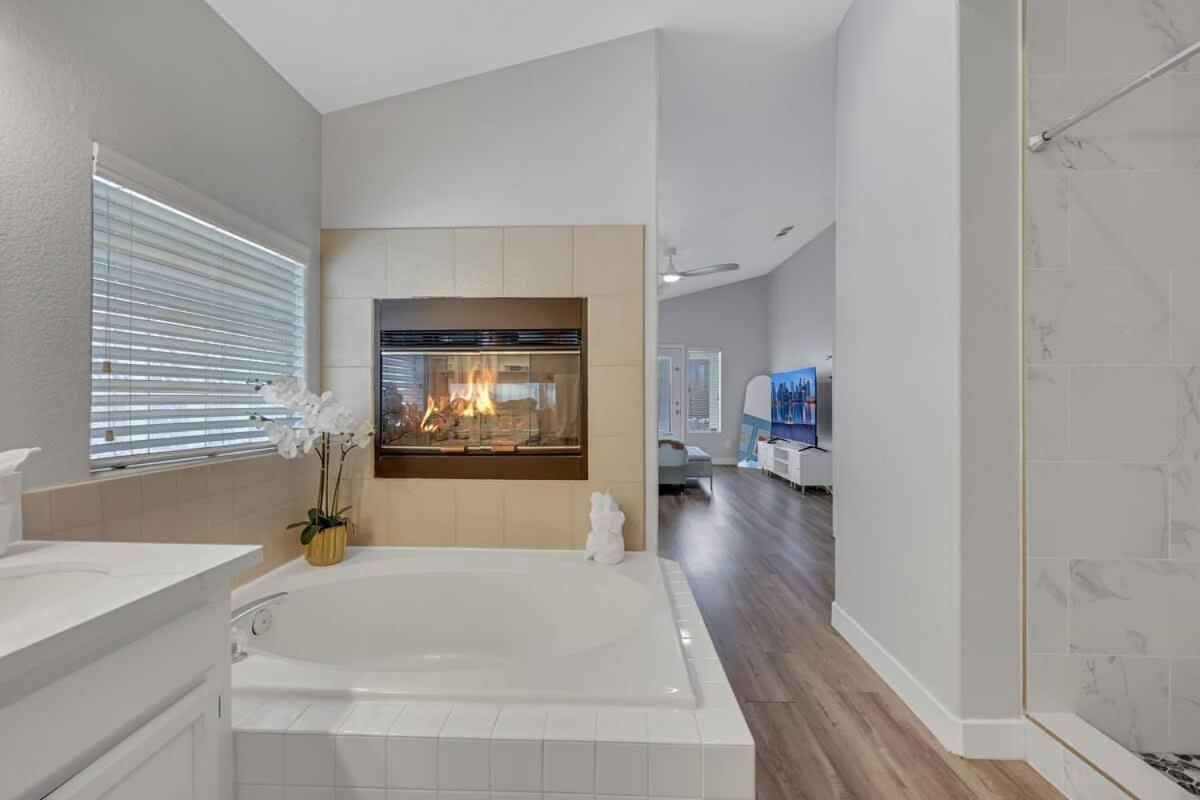 Newly Remodel 4br With Gameroom And Free Heated Great For Family * Las Vegas