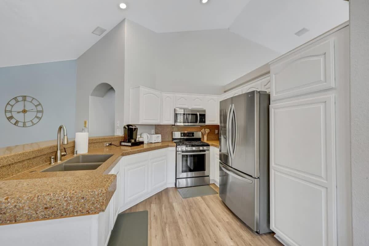 Newly Remodel 4br With Gameroom And Free Heated Great For Family Holiday home