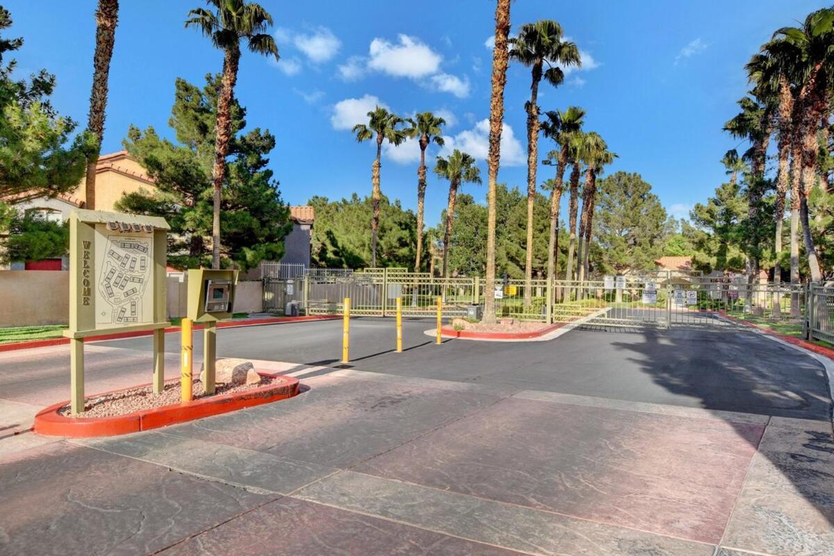 Next To Desert Shores Apartamento *