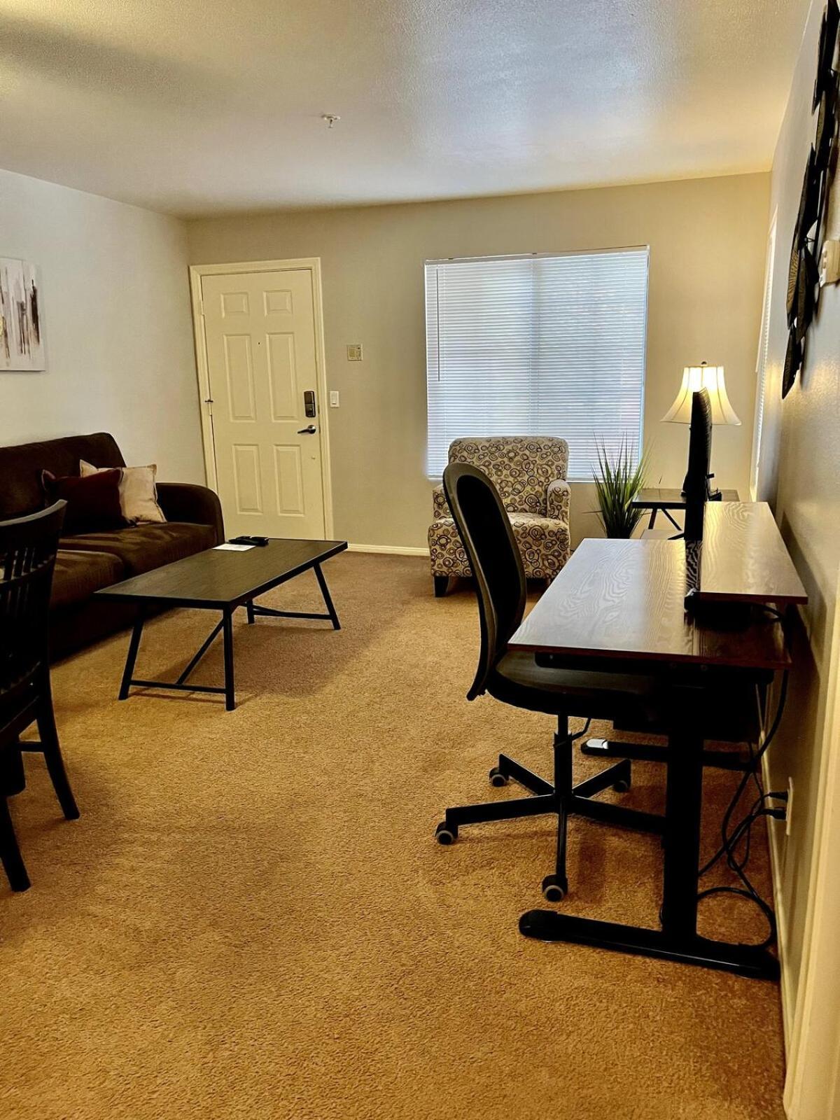 Next To Desert Shores Apartamento