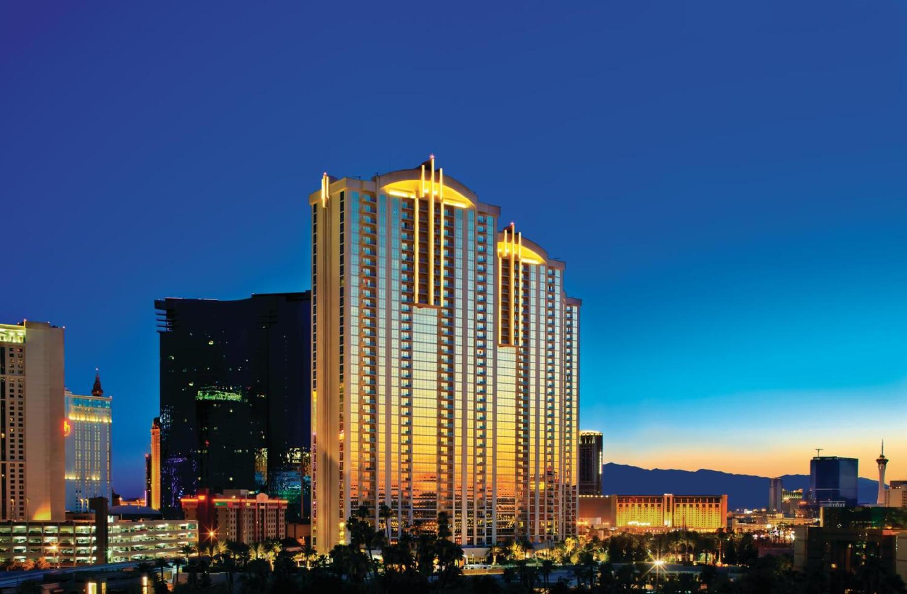 Signature- Balcony Strip View- High Floor- No Parking Fee Aparthotel