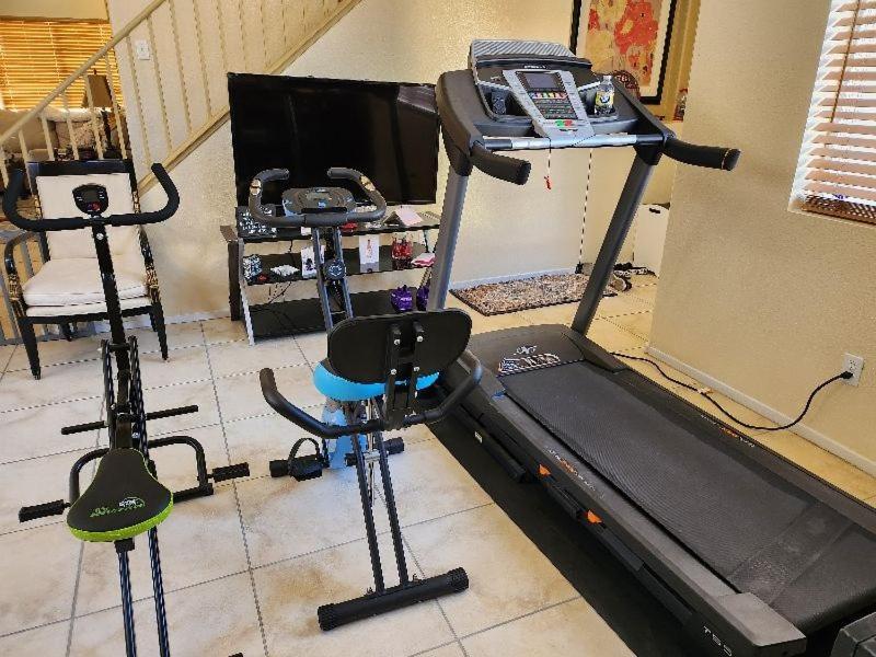 Near Airport, Strip And Raiders Stadium Homestay *