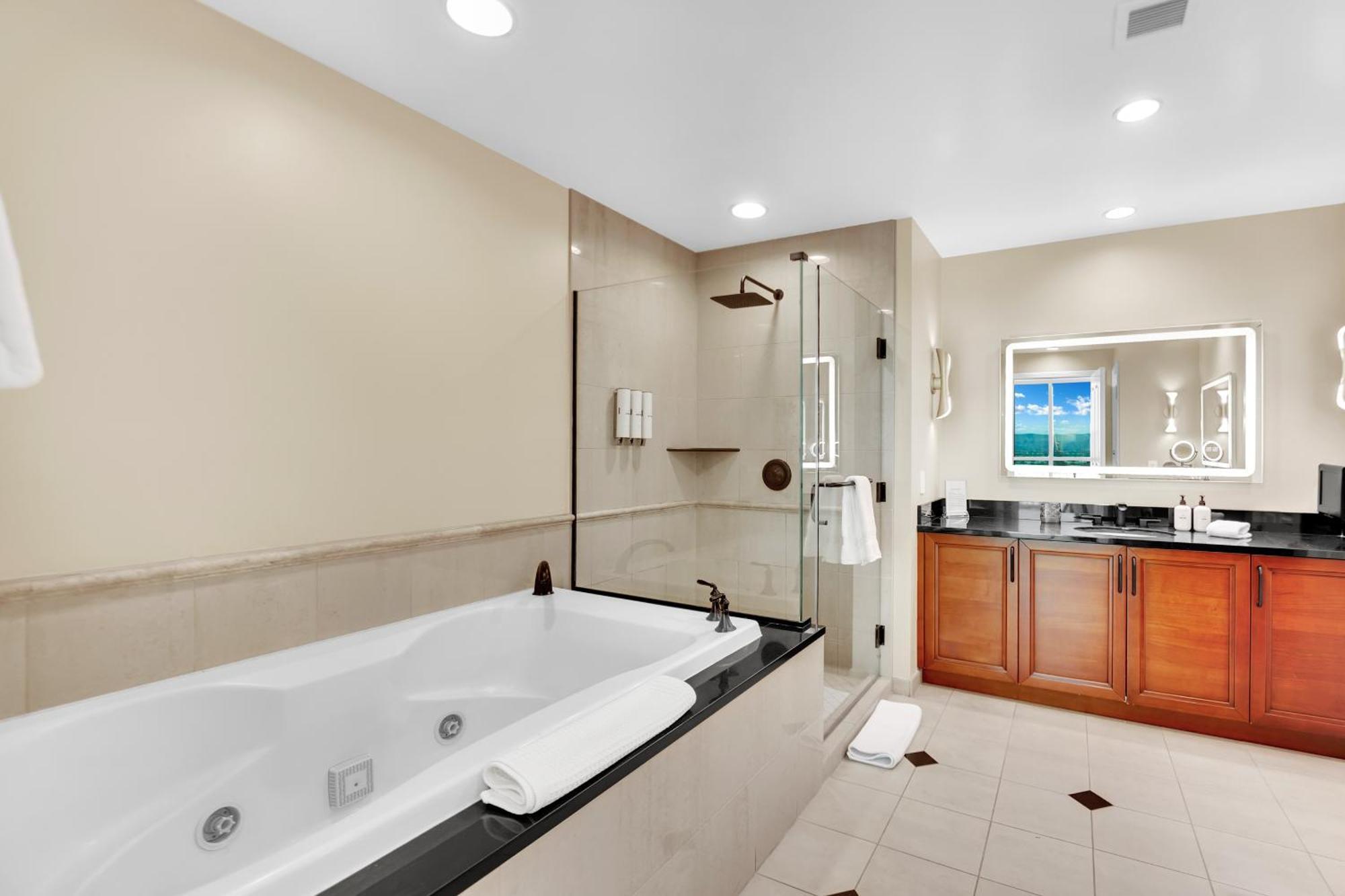 Skyline Serenity-strip Pool F1 View-no Fee Holiday home