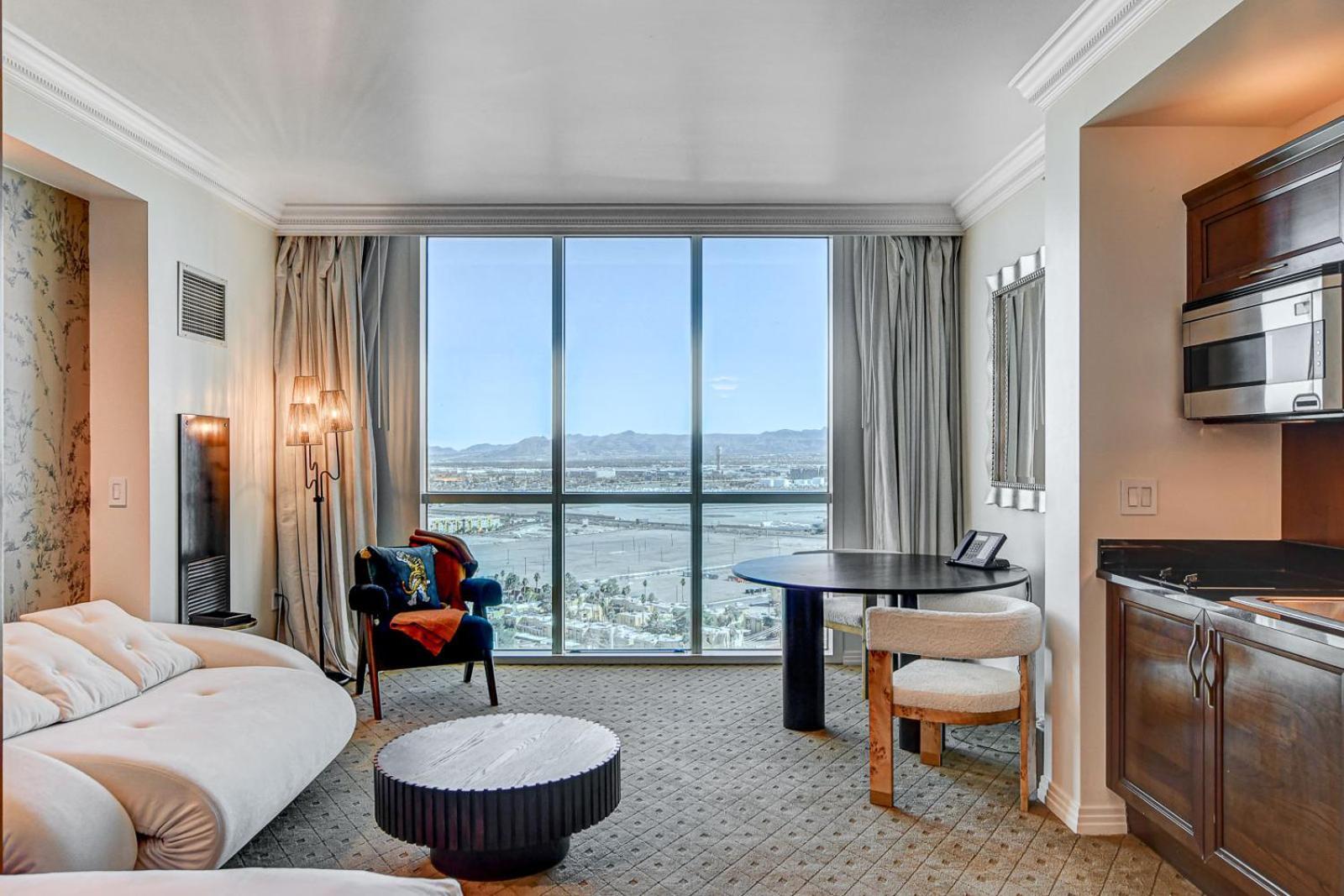 The Rose At Mgm Signature Tower 3 *