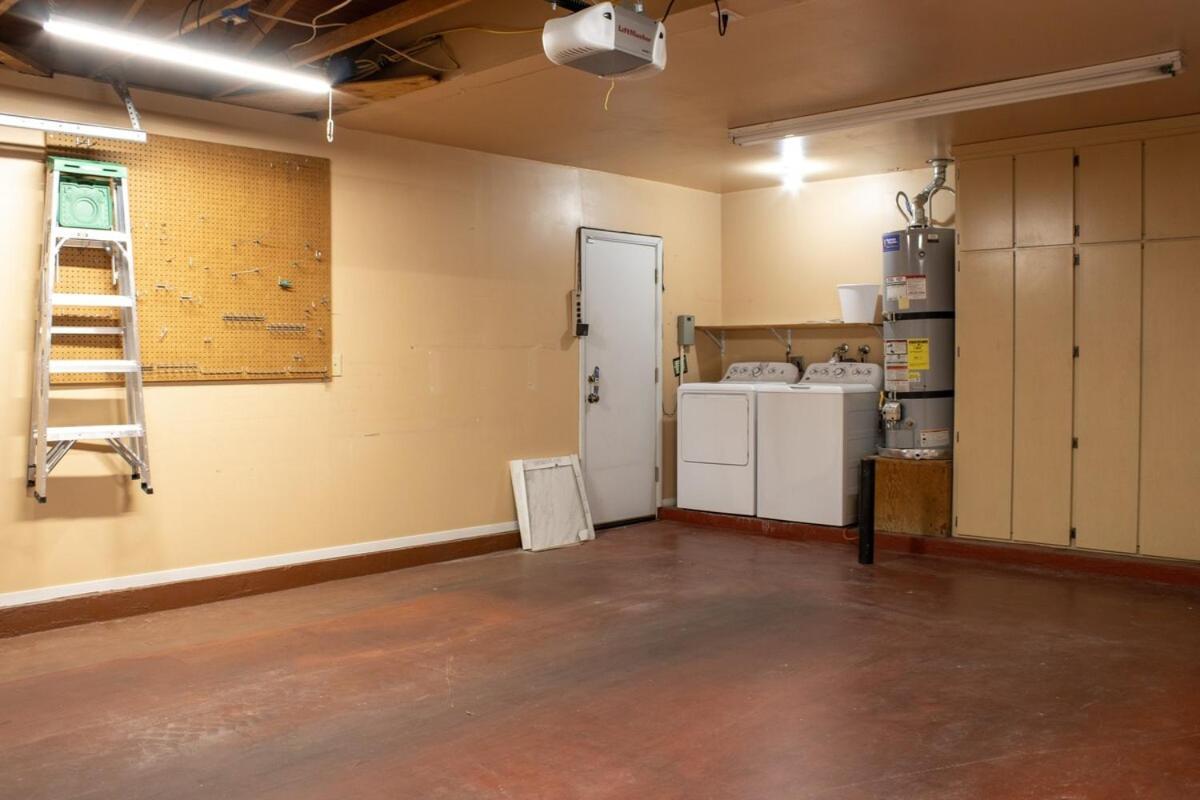 Stunning Remodeled Single-story * Las Vegas