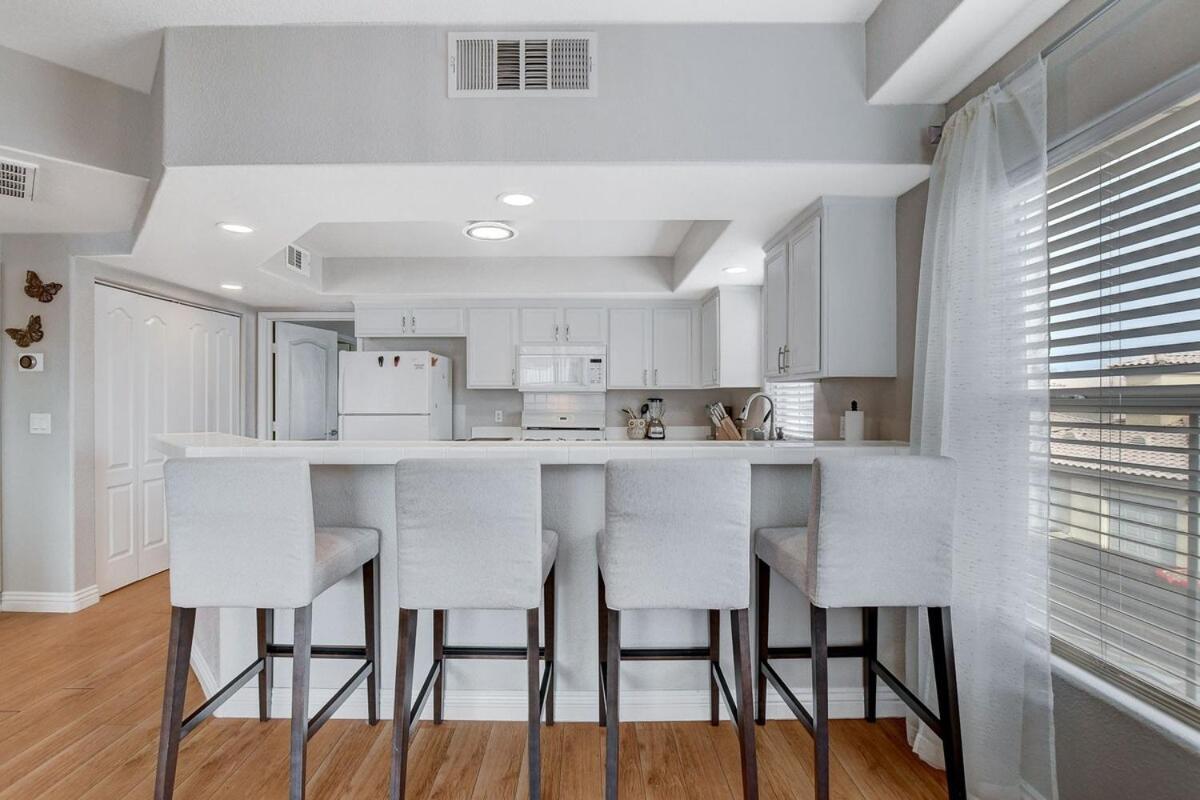 Gated 2bd Near Summerlin! Las Vegas