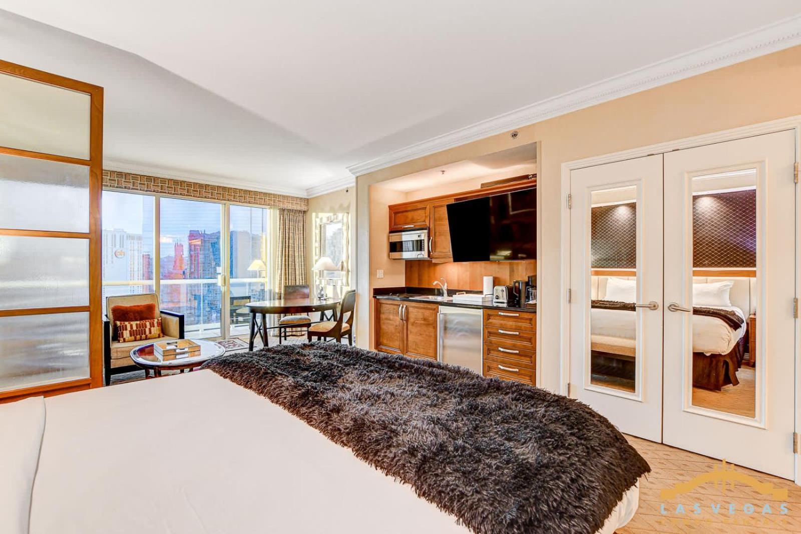 Mgm Signature-22-615 Strip View Balcony