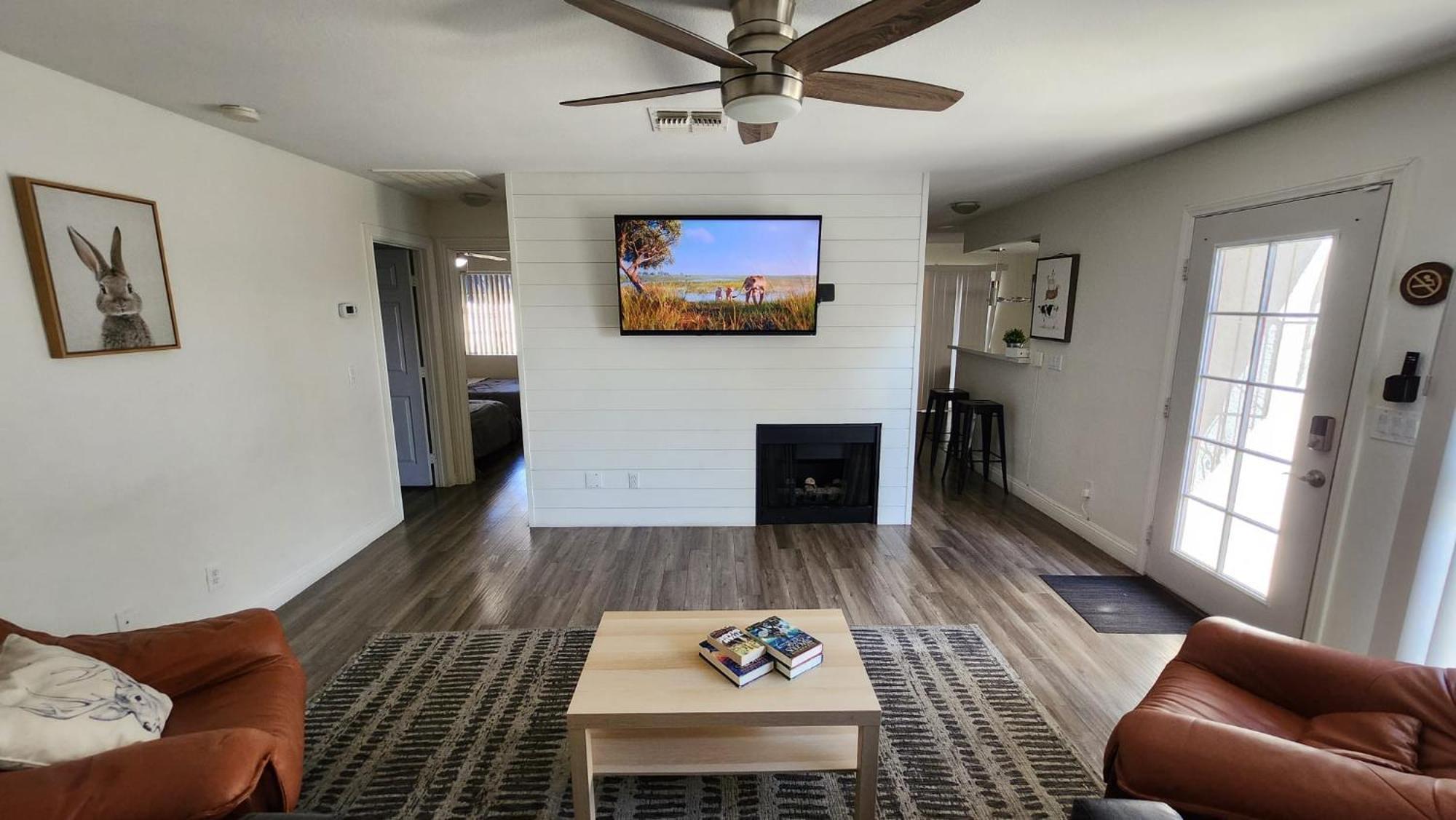 L - Fully Remodeled And Professionally Decorated Appartement
