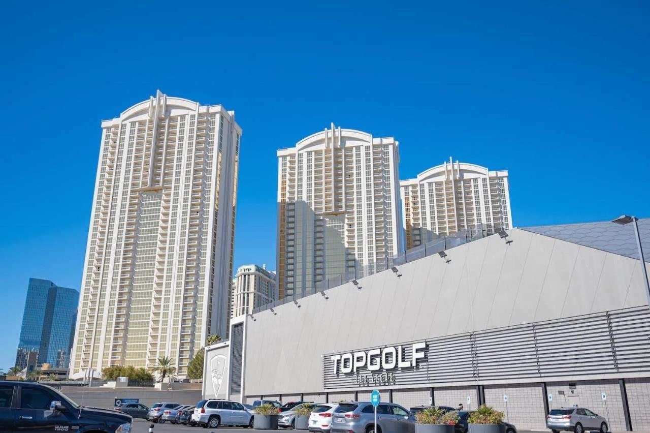 No Fee Strip View &free Valet &pool Apartment Las Vegas