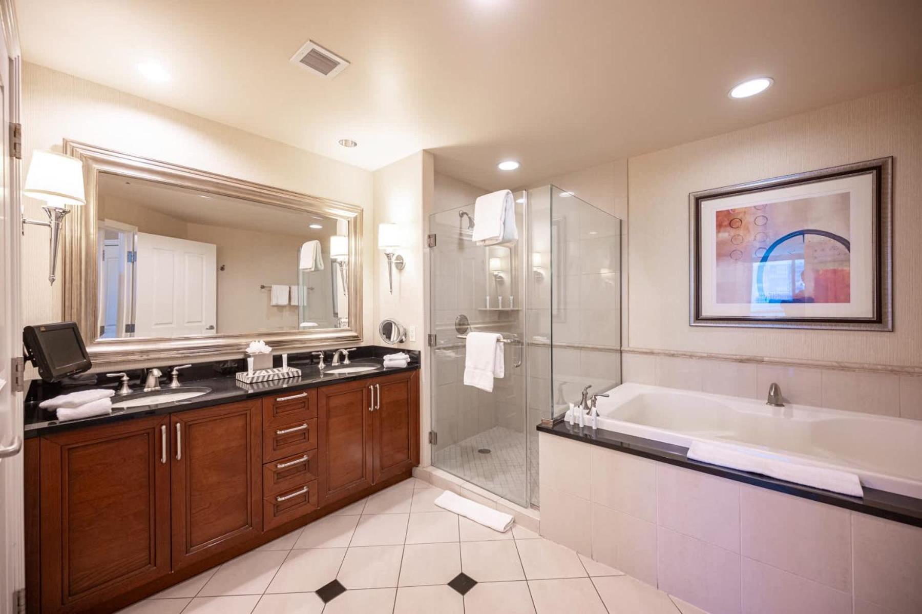Apartment No Fee Strip View &free Valet &pool