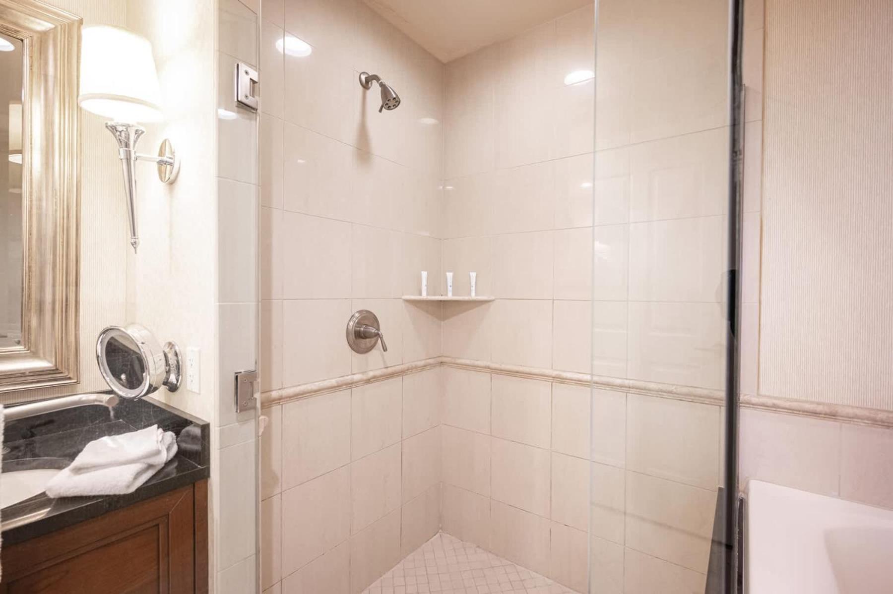 Apartment No Fee Strip View &free Valet &pool Las Vegas