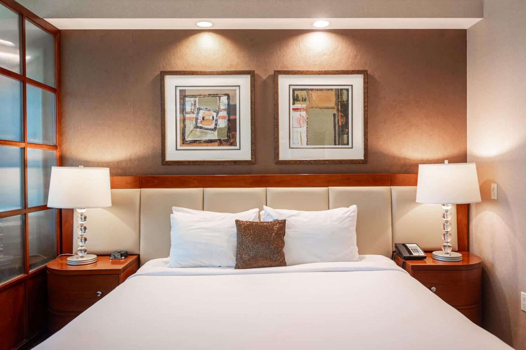 No Fee Strip View &free Valet &pool Apartment *