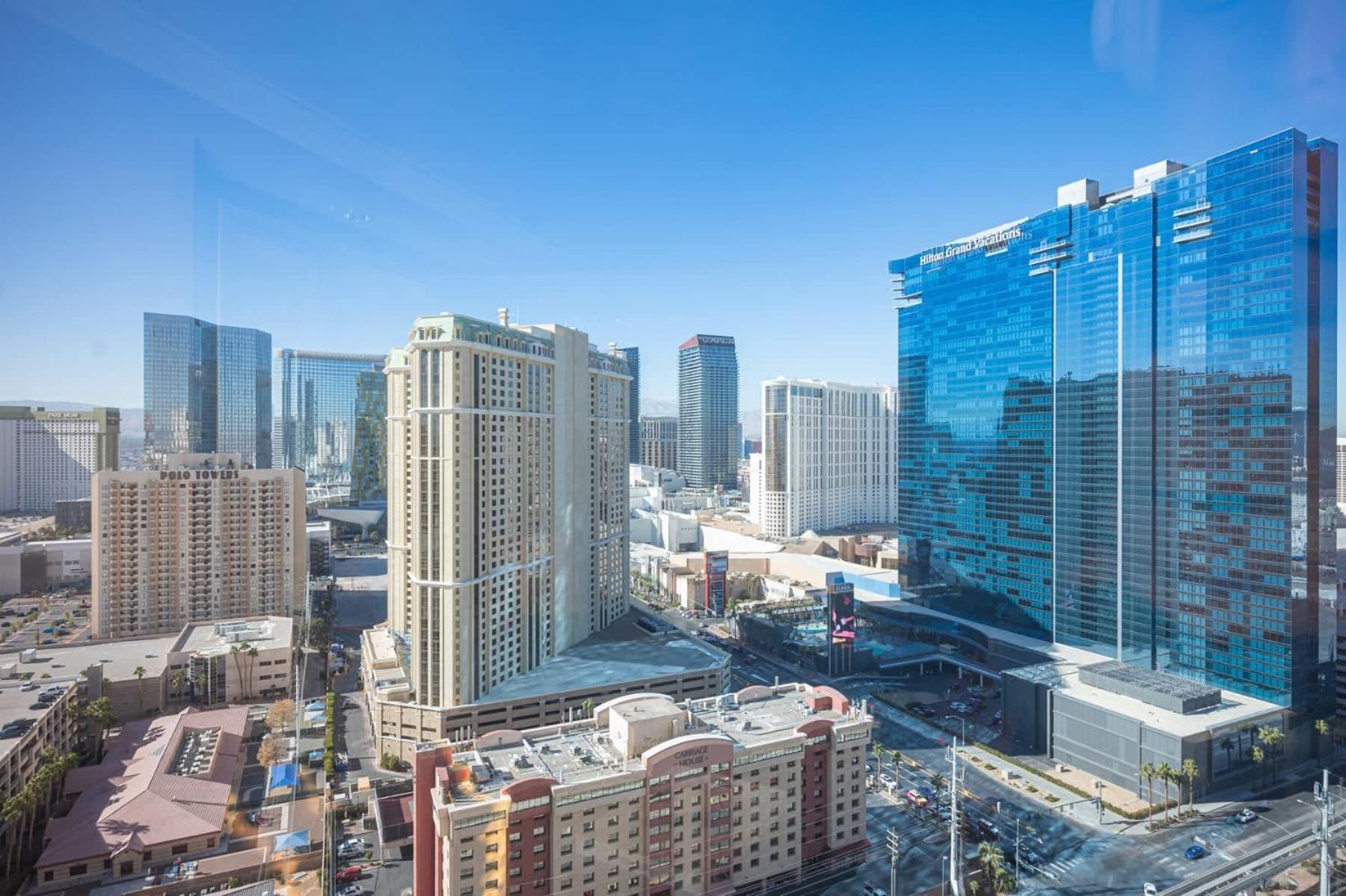 No Fee Strip View &free Valet &pool Apartment Las Vegas