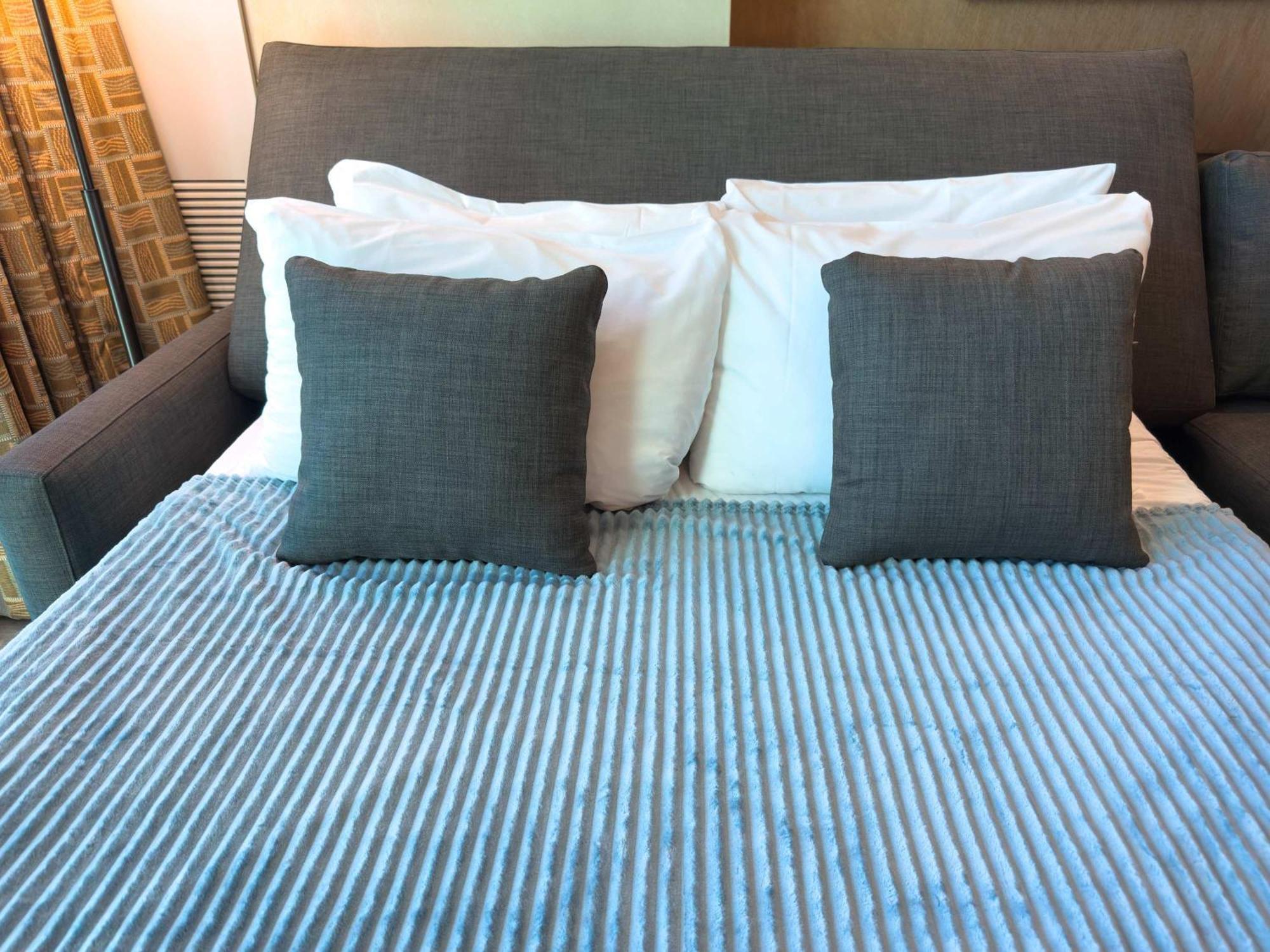 Apartment No Fee Strip View &free Valet &pool Las Vegas