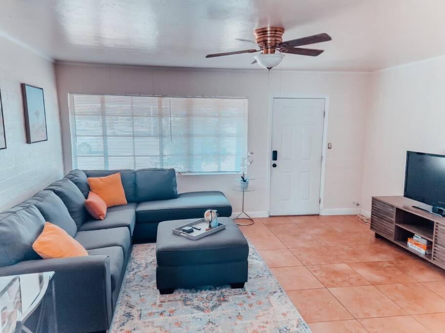 *free Parking Near Strip Cozy 2br Side: A
