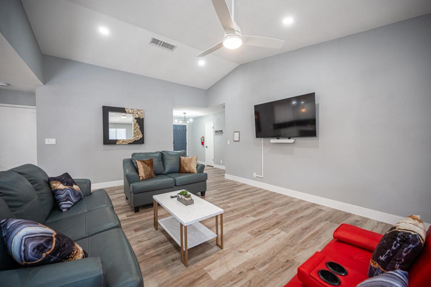 Holiday home Luxury Retreat The Vegas Edition *