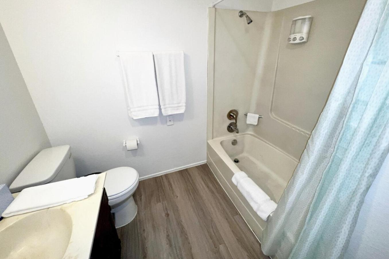 2 To 6 Bedroom Walk To Strip Mgm Casino Shop Club *