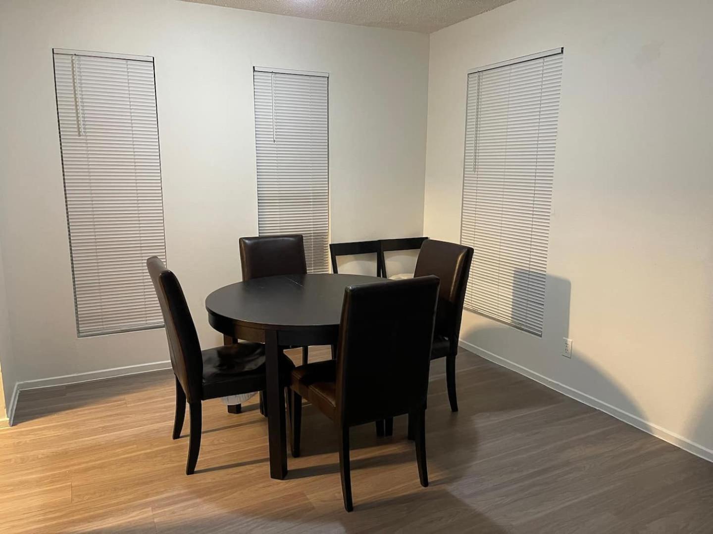 2 To 6 Bedroom Walk To Strip Mgm Casino Shop Club Holiday home