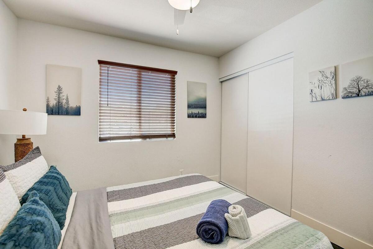Holiday home Pool & Hot Tub! Centrally Located, Less Than 3 Miles To The Strip! *
