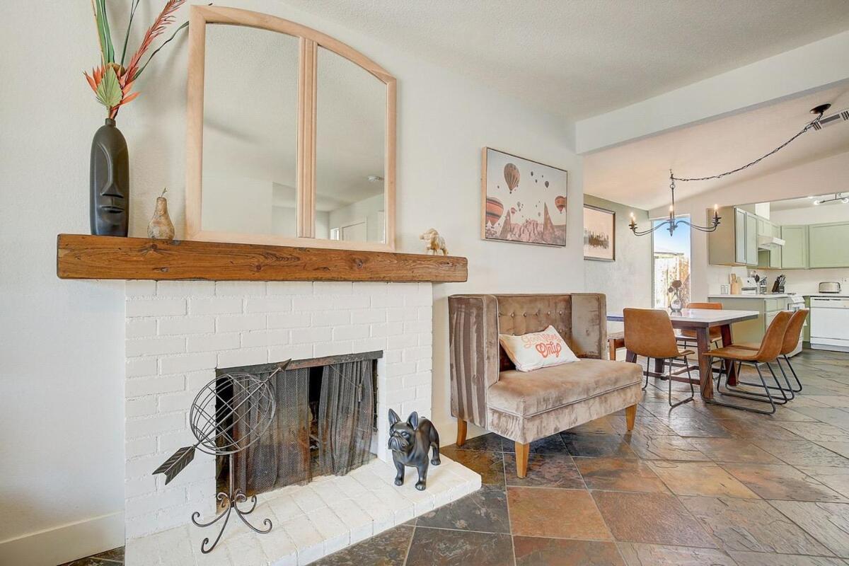 Pool & Hot Tub! Centrally Located, Less Than 3 Miles To The Strip! Holiday home Las Vegas