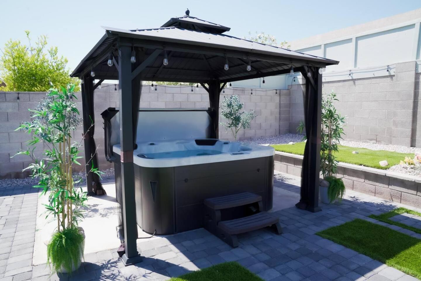 Holiday home Enchanting Gardenhome- Spacious Yardluxe Jacuzzi Las Vegas