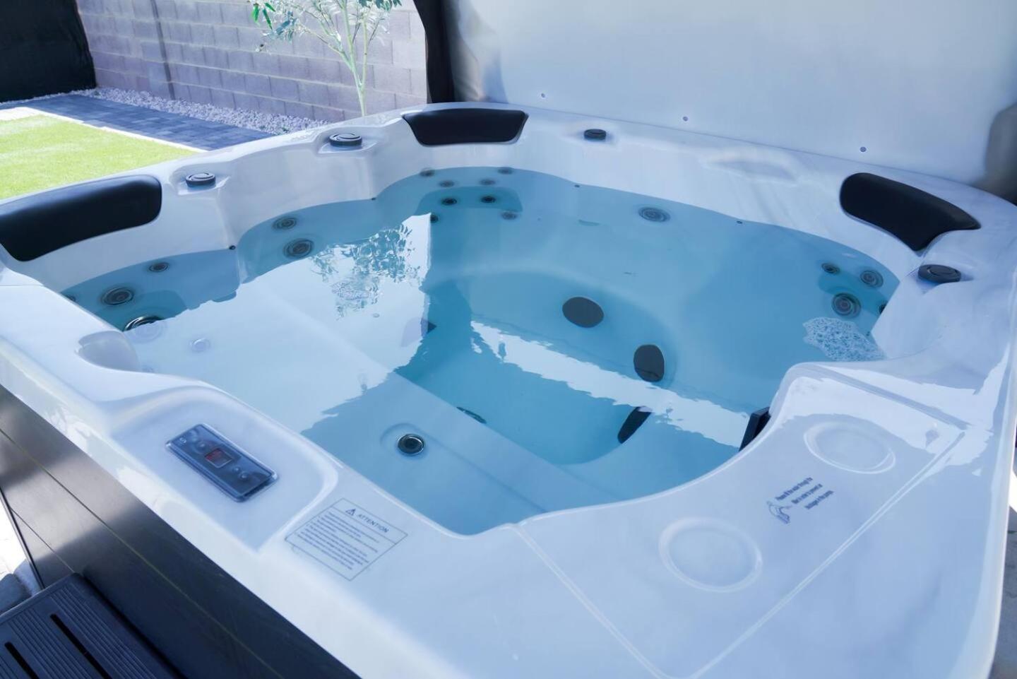 Holiday home Enchanting Gardenhome- Spacious Yardluxe Jacuzzi *