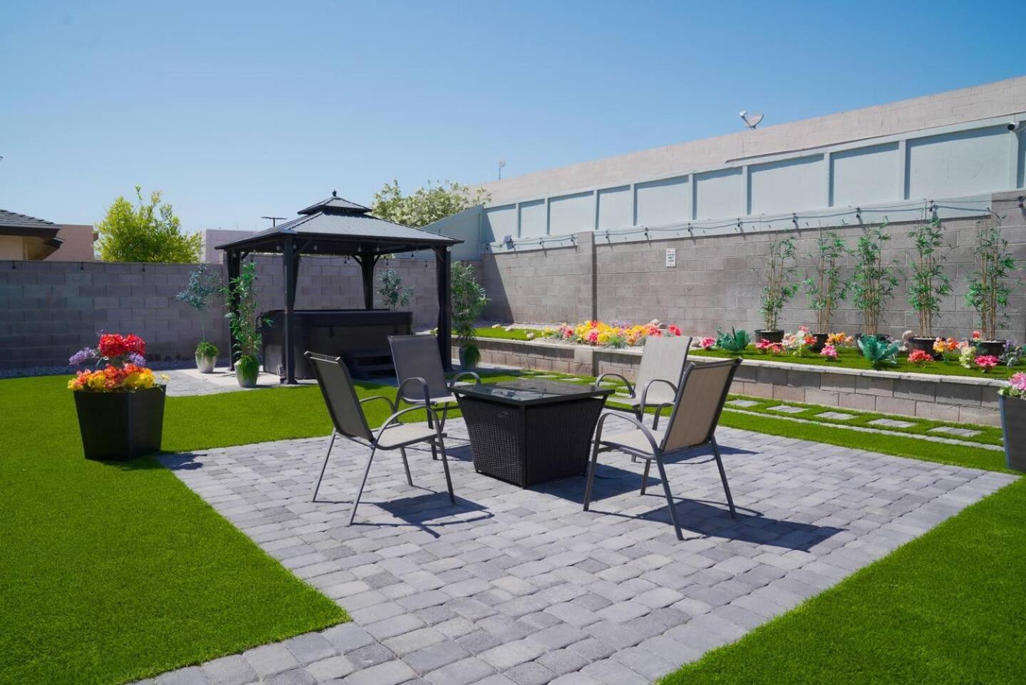Holiday home Enchanting Gardenhome- Spacious Yardluxe Jacuzzi