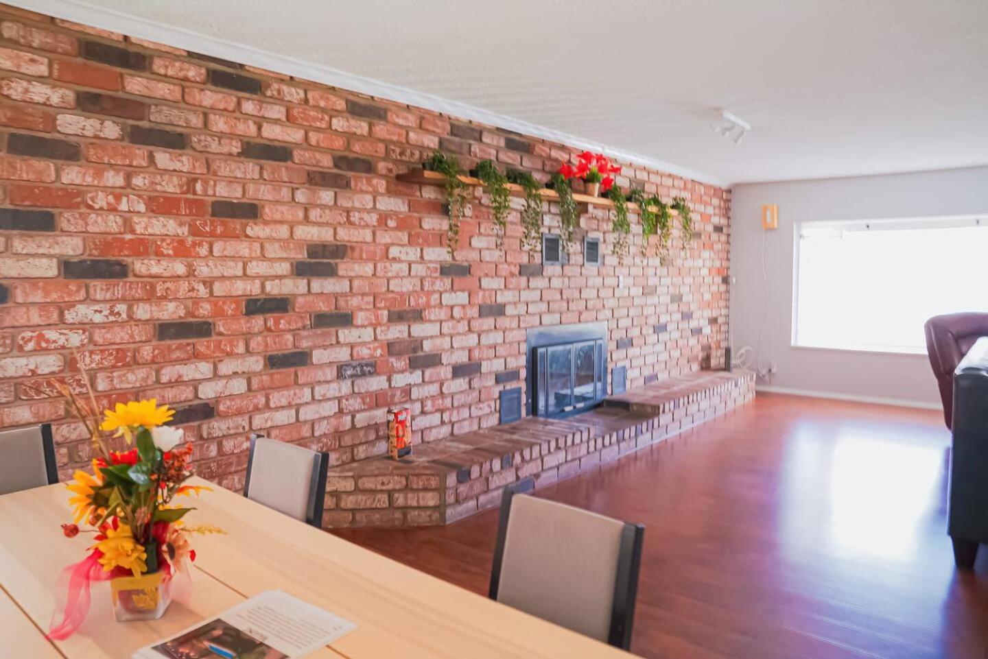 Enchanting Gardenhome- Spacious Yardluxe Jacuzzi Holiday home *