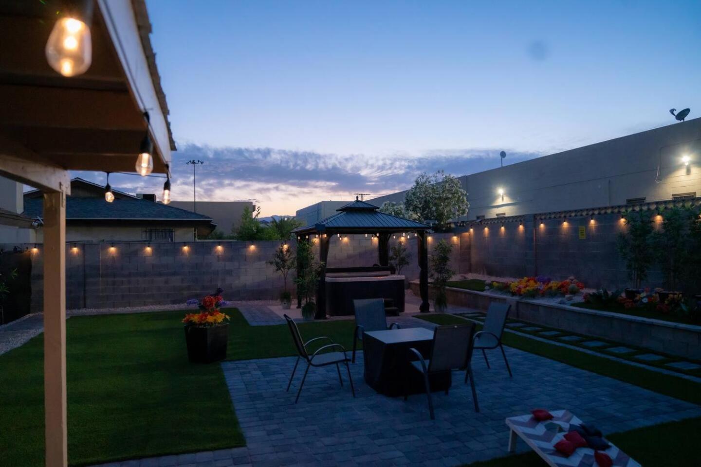 Enchanting Gardenhome- Spacious Yardluxe Jacuzzi * Las Vegas