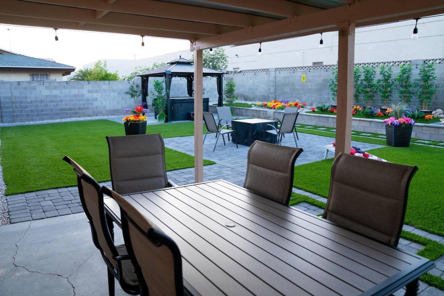Enchanting Gardenhome- Spacious Yardluxe Jacuzzi