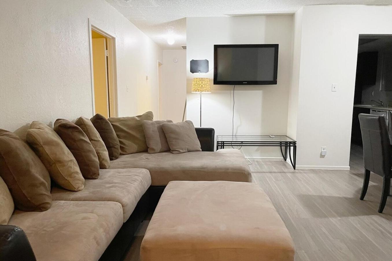 2 To 6 Bedroom Walk To Strip Mgm Casino Shop Club Holiday home Las Vegas